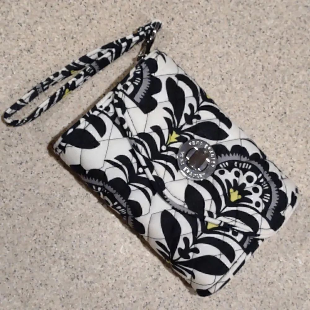 Vera Bradley Wristlet. P3